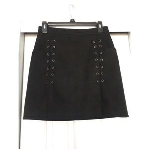Black velvet lace up design skirt with pockets